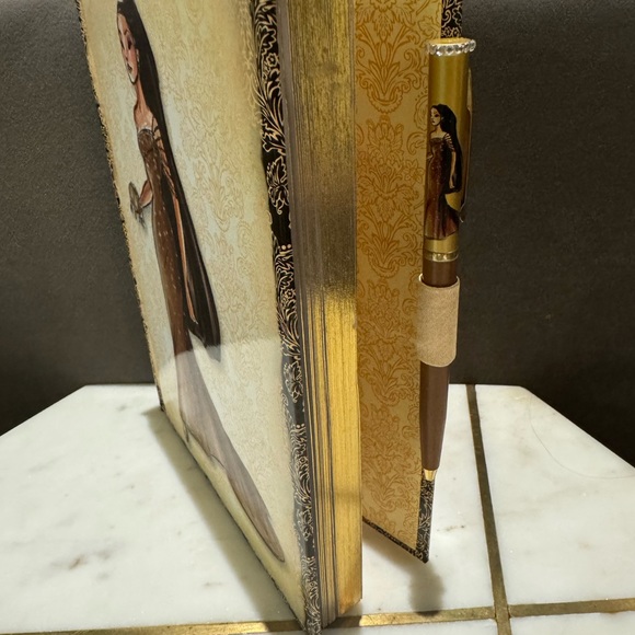 Disney Princess Designer Collection notebook - Picture 3 of 3